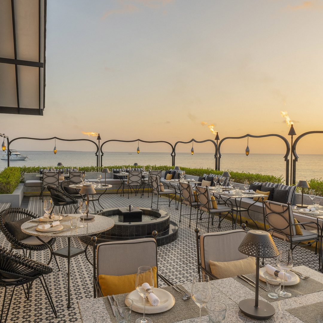 Four_Seasons_Resort_Maldives_at_Landaa_Giraavaru-_Al_Baracat_Upper_Dining_1